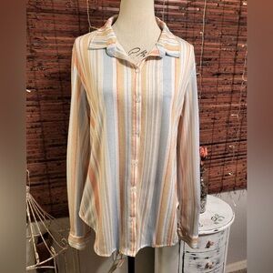 👚5for$15!🕶️ Eden & Olivia top.